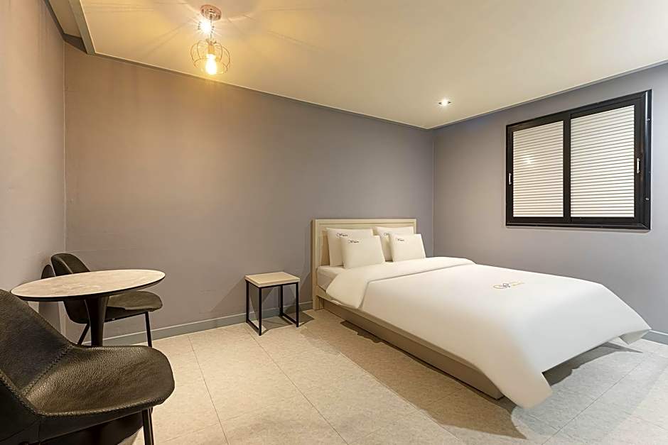 Goodstay World Hotel