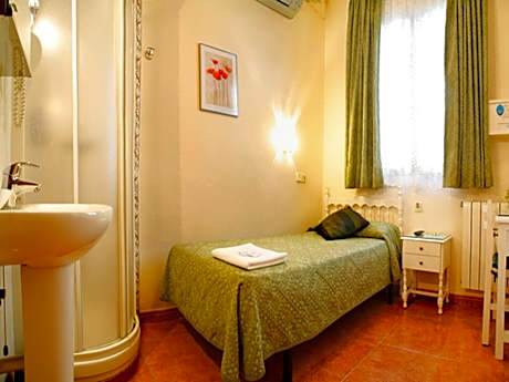 Single Room with Shared Toilet