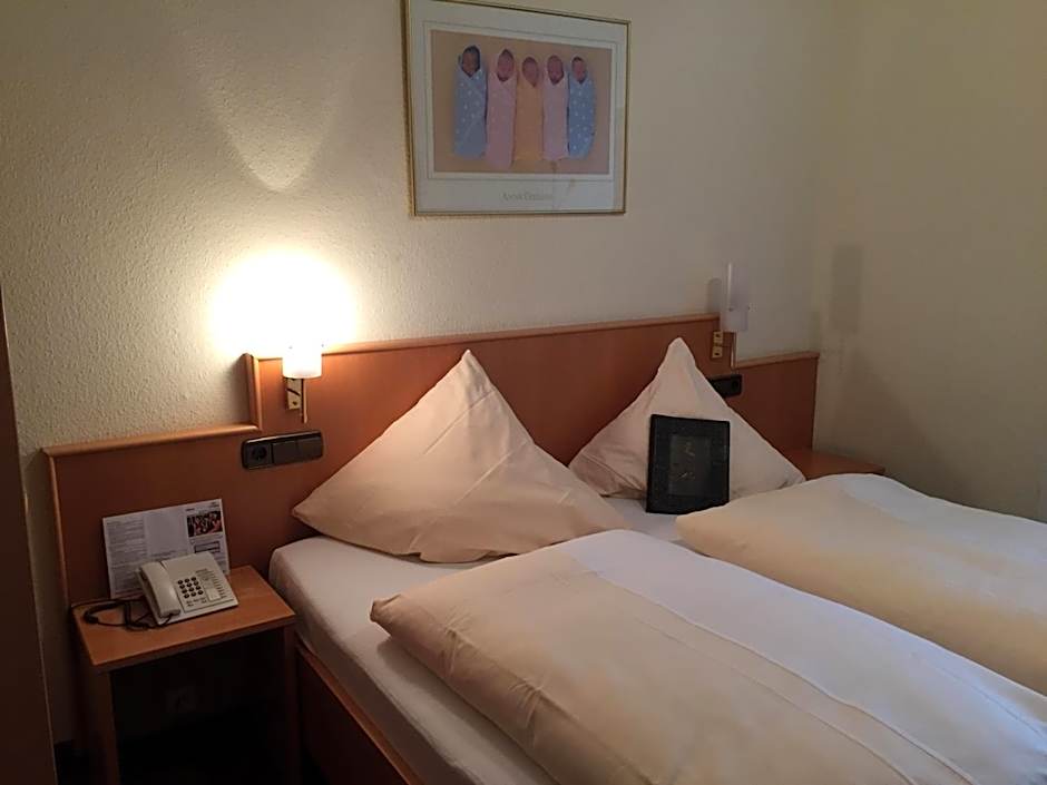 Hotel Rose Heidelberg inklusive Frühstück, Saunanutzung und Parkplätze nach Verfügbarkeit