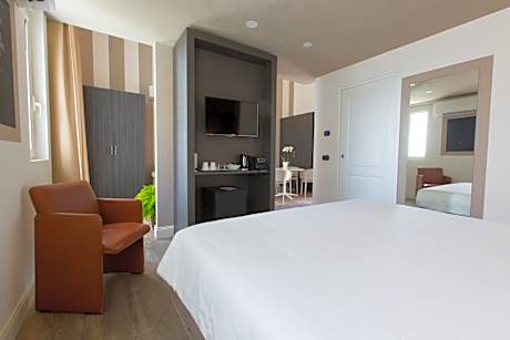 Family Room with Lake View