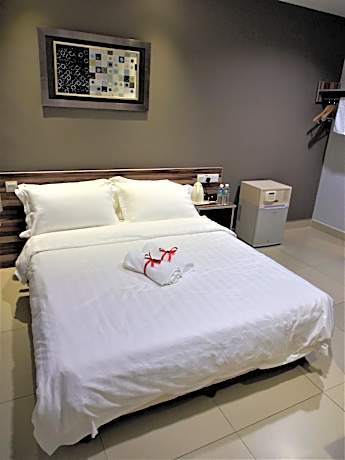 Standard Queen Room