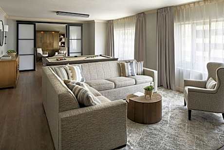 Presidential Suite, 1 King, Non-Private Sofa beds: 2, City view