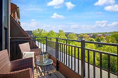 King Suite with Balcony and Creek View- Non-Smoking