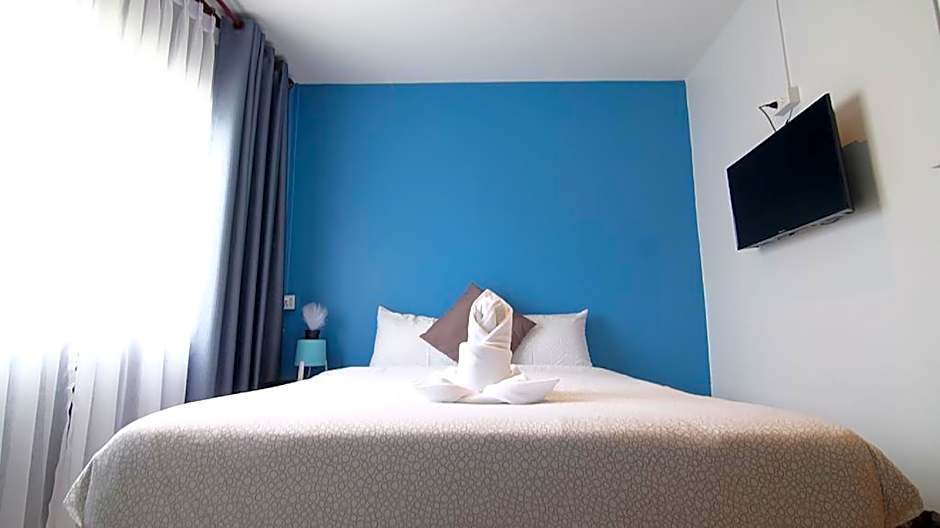 Sleep with Me Bangkok - BTS Phra Khanong