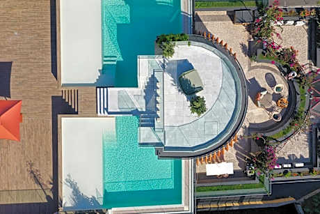 Three House Hotel