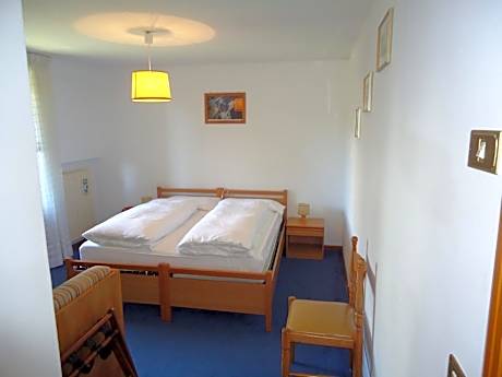 Double or Twin Room with Mountain View