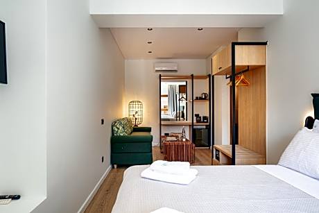 Premium Studio with Old Town View & Open-Plan Bathtub