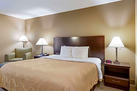 1 King Bed, In-Room Whirlpool, Non Smoking