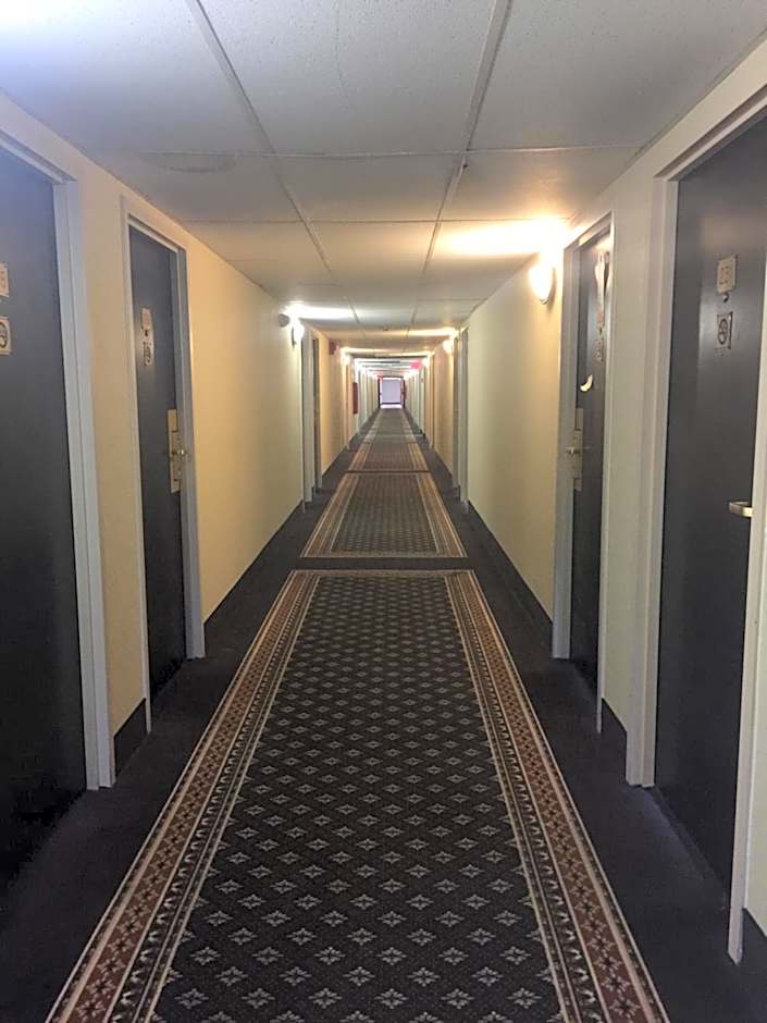 Mystic River Hotel & Suites