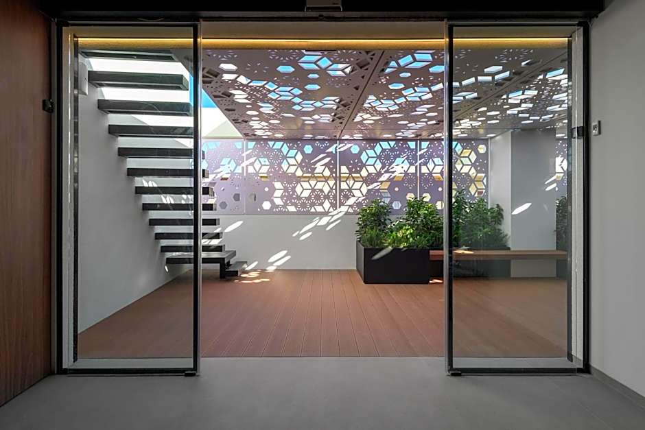 Essence Suites Downtown Suites - Adults Only