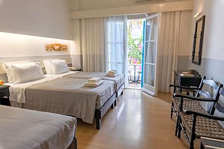 Triple Room with Courtyard View