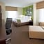 Holiday Inn Express Hotel & Suites Rogers