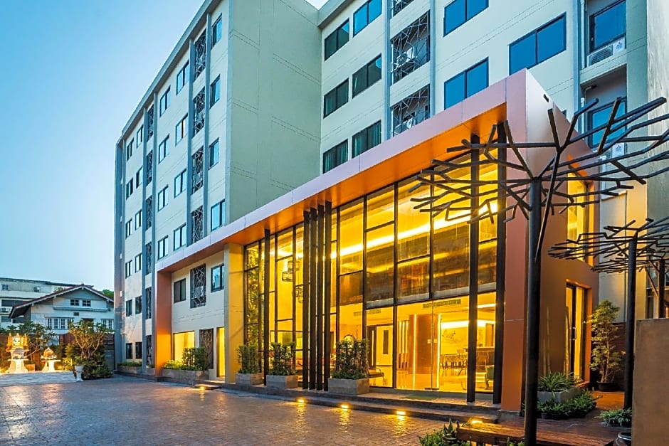 Aim House Bangkok Hotel - No parking