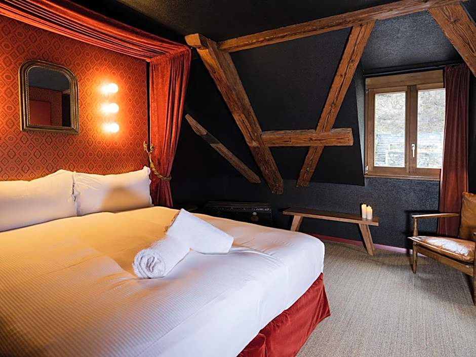 Peanut Medieval Lodge