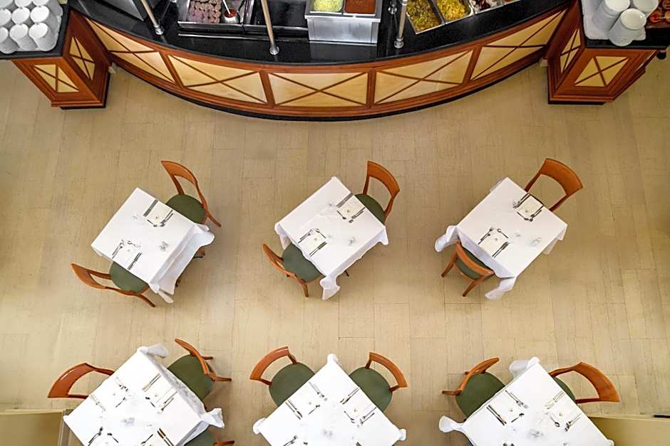 Mitsis Petit Palais Beach Hotel