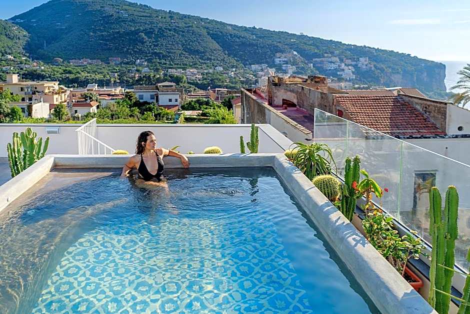 Domo 20 Hotel & Rooftop