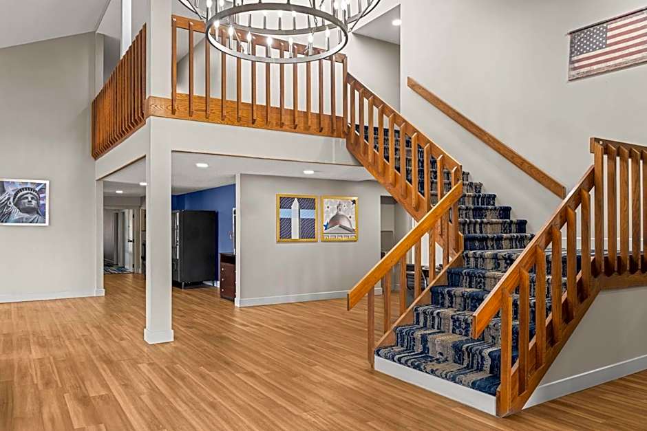 AmericInn by Wyndham Marshfield