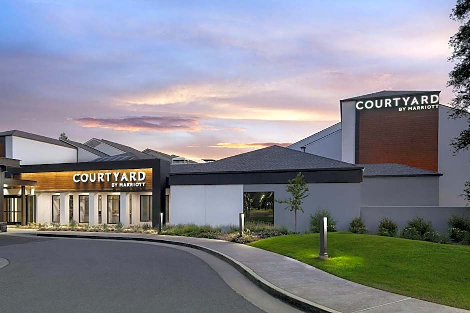 Courtyard by Marriott Bakersfield