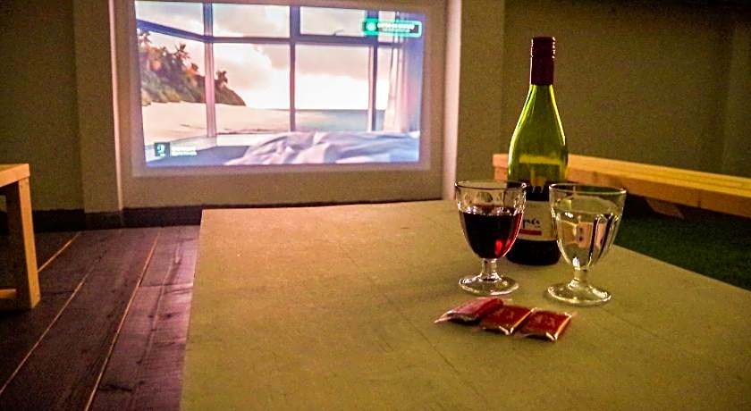 Travelers' house ROOTs