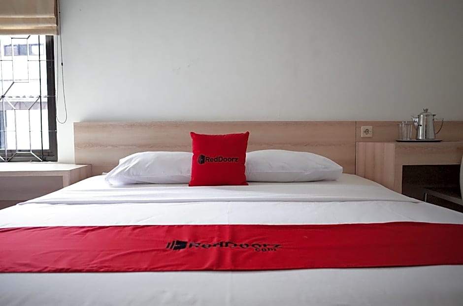 RedDoorz near Taman Kota Lapang Merdeka Sukabumi