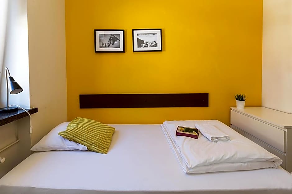 Hello Hostel & Apartments