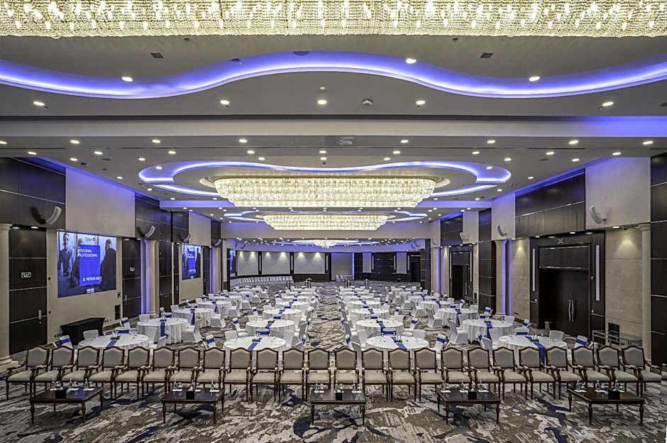 The Diplomat Radisson Blu Hotel Residence & Spa