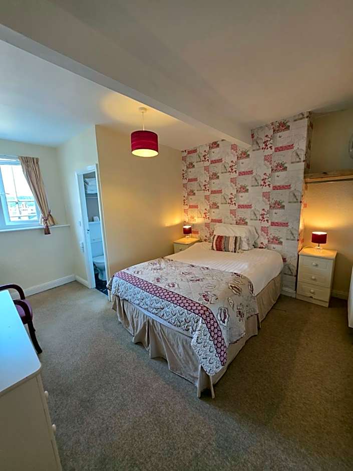 Rivelyn Hotel Bar & Restaurant