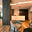 Chrispy City Living ex Nefeli