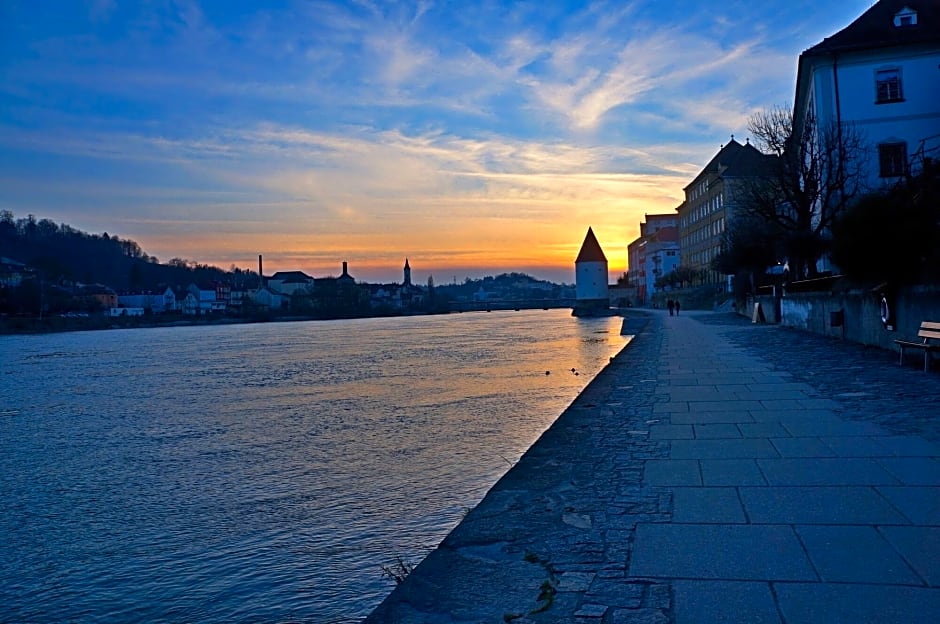 BARONHAUS Aparthotel & Suites