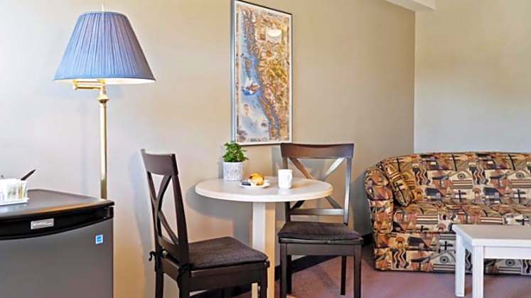 Quarterdeck Inn Port Hardy