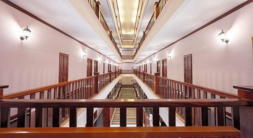 The President Hotel at Chokchai 4