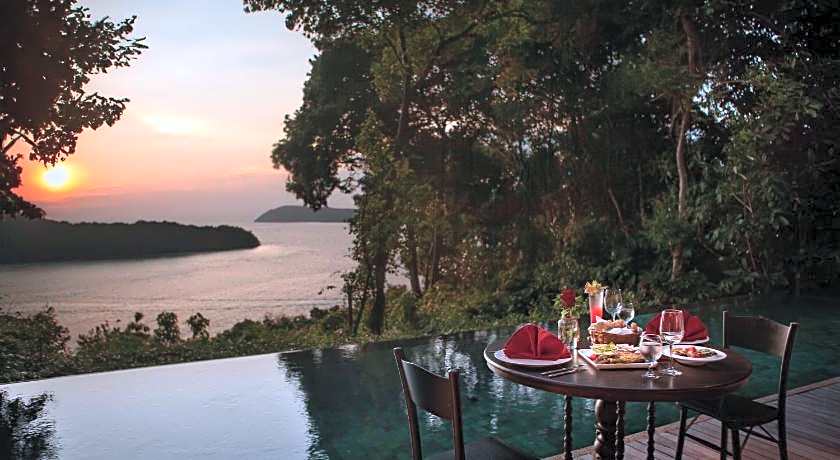 Ambong Pool Villas - Private Pool