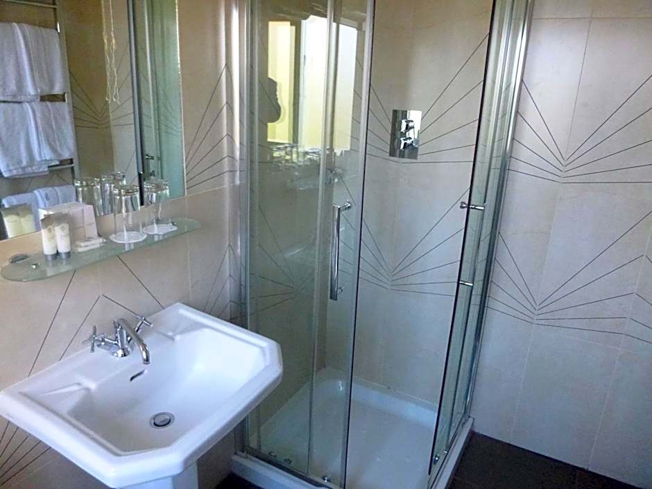 Riverbank House Hotel