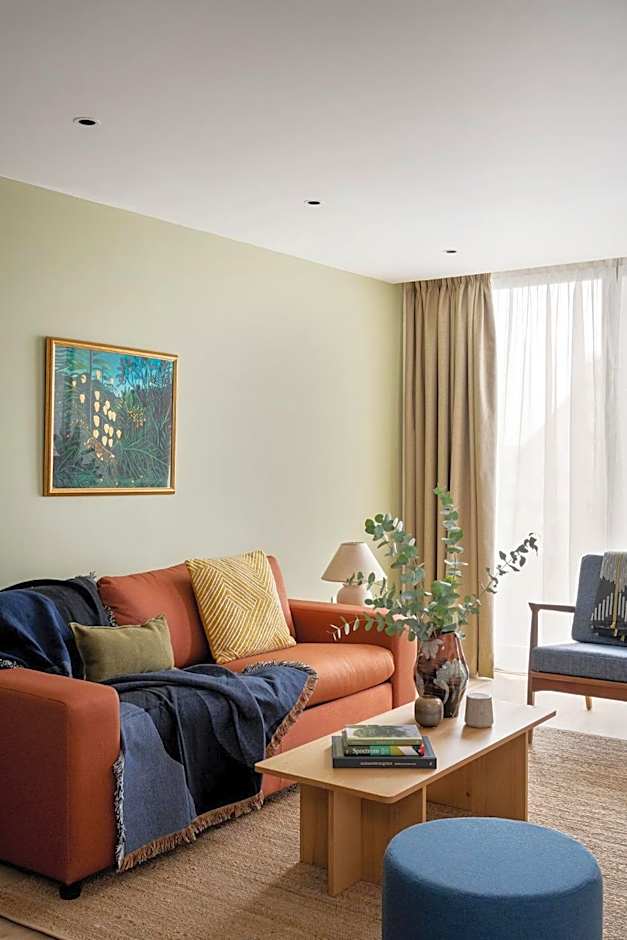 Cove Landmark Pinnacle