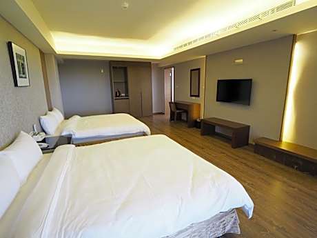 Deluxe Quadruple Room