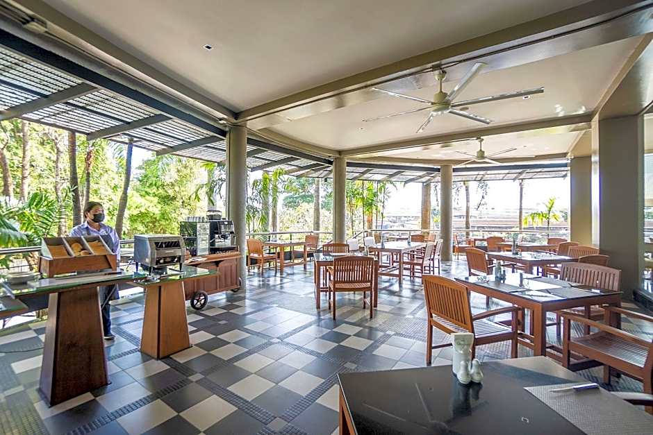 Grand Riverside Hotel