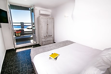 HIDDEN GEM, WITH PRIVATE HEATED POOL, SEA & CALDERA VIEW