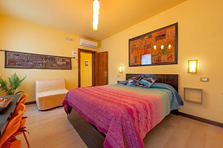 Deluxe Double Room with Private External Bathroom