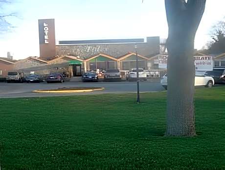Tides Motor Inn