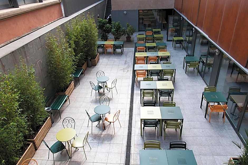 Barcelona Pere Tarres Youth Hostel