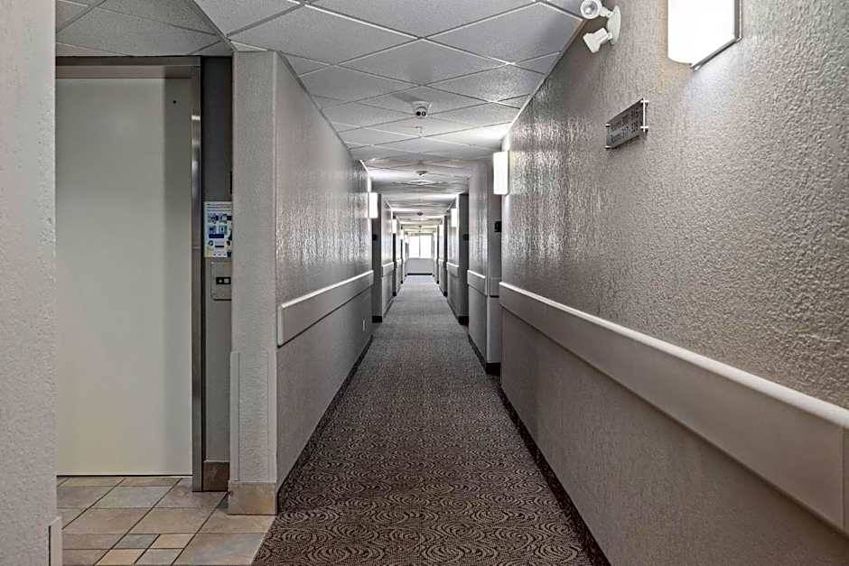 Prairie Crest Medicine Hat by IHG