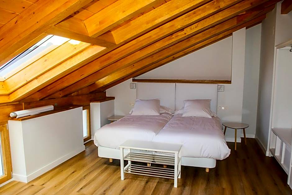 Apartamentos Mundaka Surf Camp