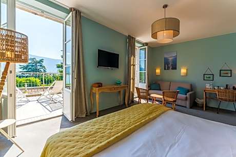 Junior Suite with Lake View with free spa access