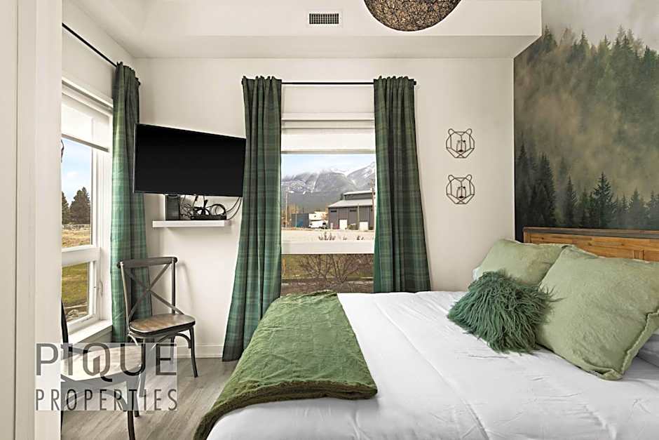 Mountain Haven Retreat, Pool & Hot Tub, UG Parking, Fitness Centre, WiFi!