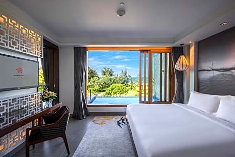 Junior King Suite with Sea View and Private Pool