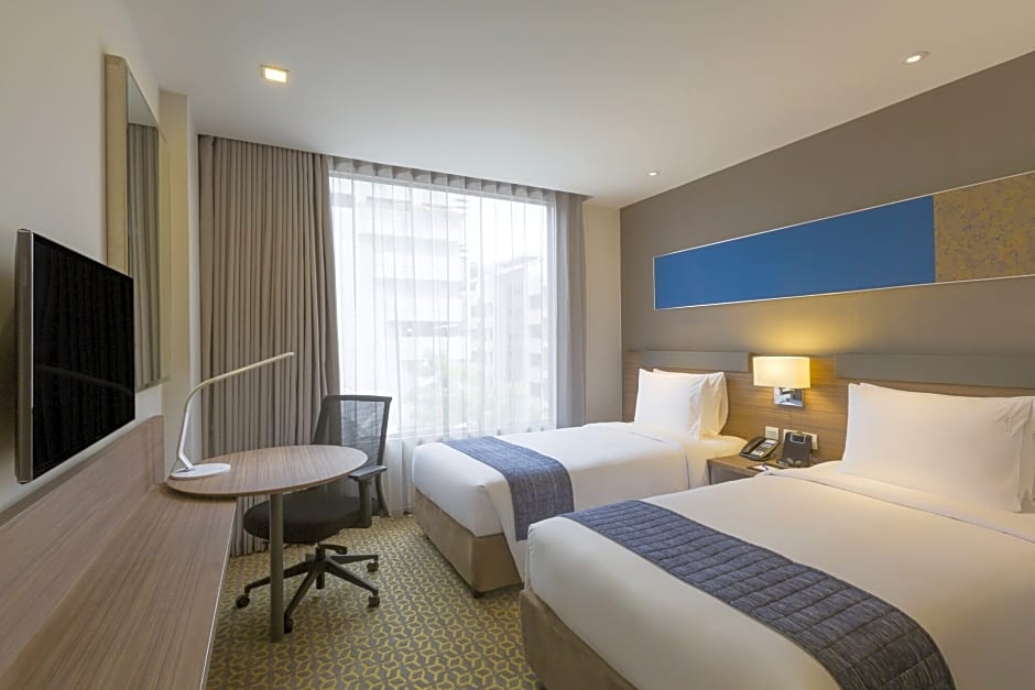 Holiday Inn Express Bangkok Sathorn Sha Plus Rates From Thb1 636