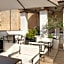 Terrace Pantheon Relais