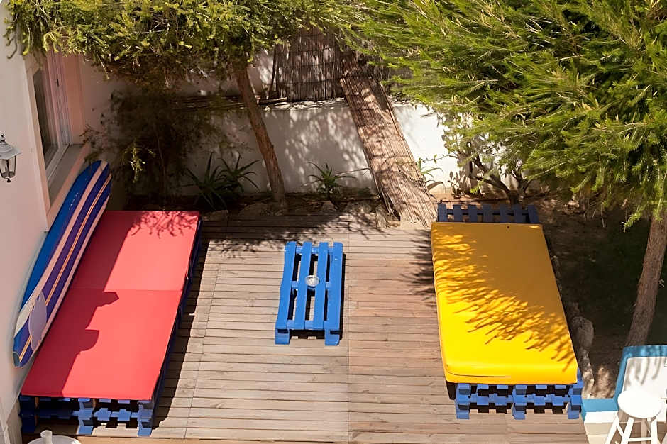 Ericeira Chill Hill Hostel & Private Rooms