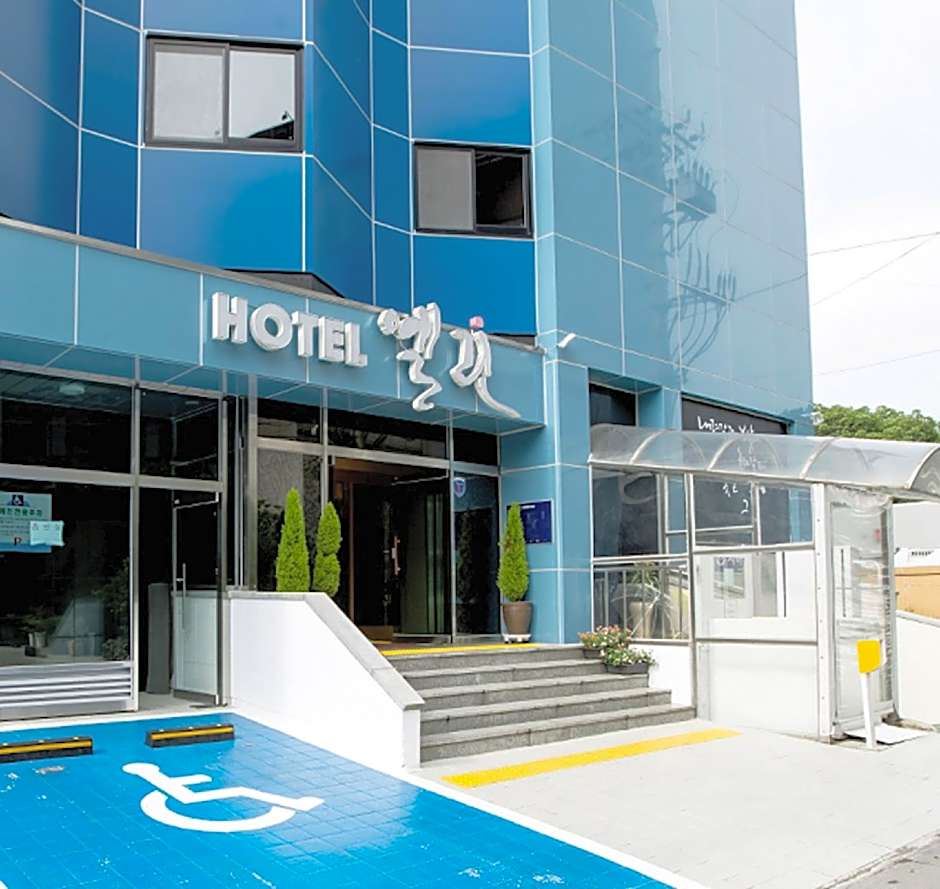 Elin Hotel