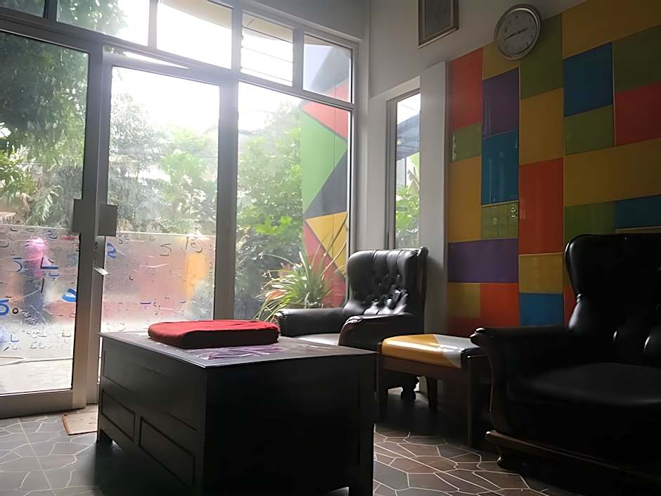 OYO 91601 Double-Degree Syariah (Female & Family)